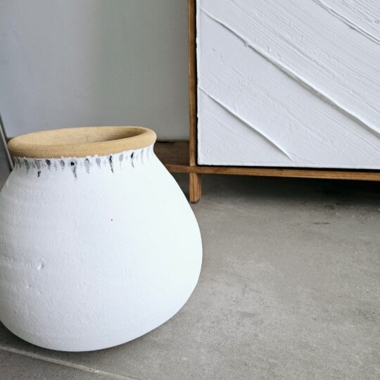 RY02 NATURAL WHITE 02  כד חרס