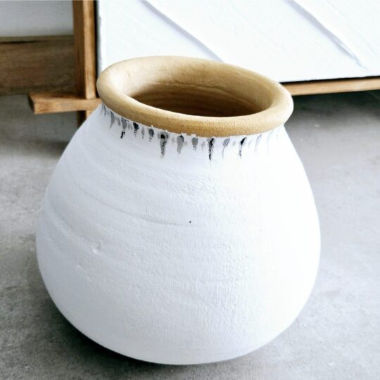 RY02 NATURAL WHITE 02  כד חרס